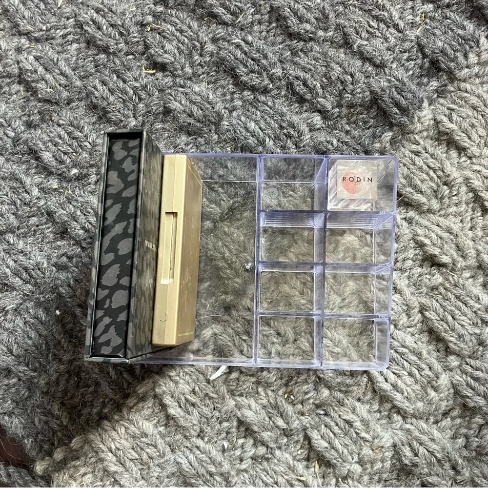 Lipstick and Palette Organizer